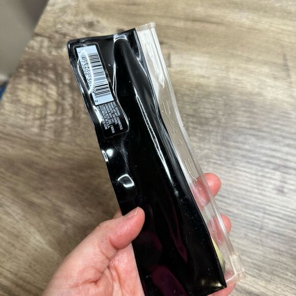 Mac 190SH Short Handle Foundation Brush - Picture 2 of 3